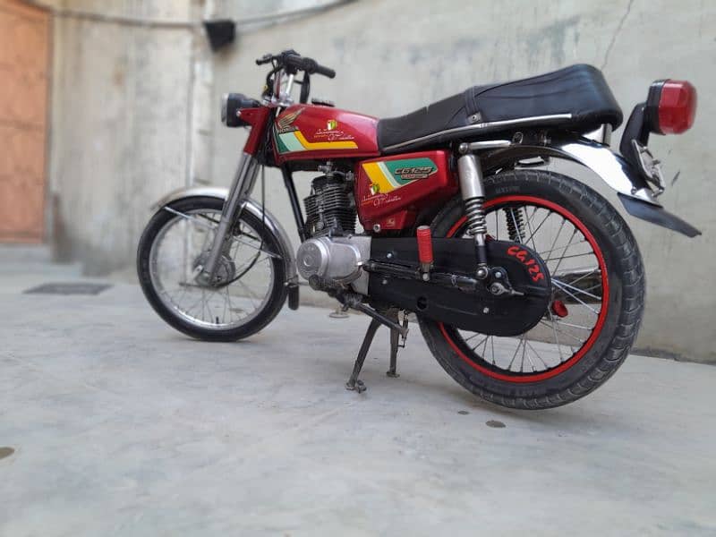 CG 125 150 pr tayar hoi v hai body new hai bike ki orignal saman pr 0