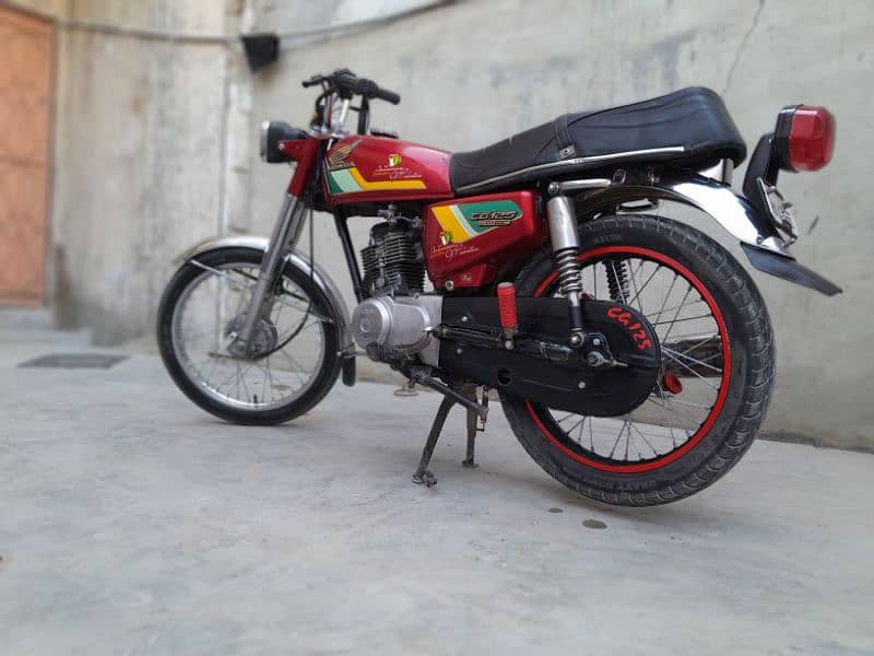 CG 125 150 pr tayar hoi v hai body new hai bike ki orignal saman pr 5