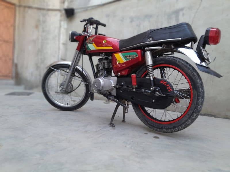 CG 125 150 pr tayar hoi v hai body new hai bike ki orignal saman pr 6