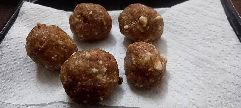 Dates and Nuts balls freshly home made 1