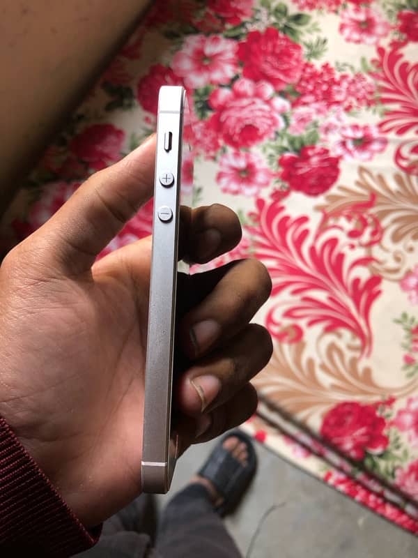 IPhone SE first gen Non pta 64GB 5