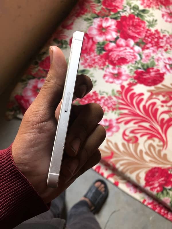 IPhone SE first gen Non pta 64GB 6