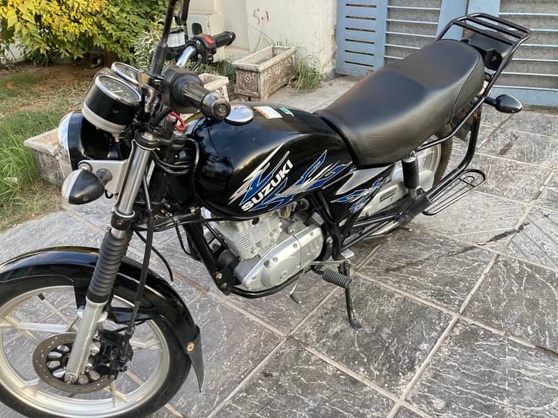 Suzuki 150 Full option 4