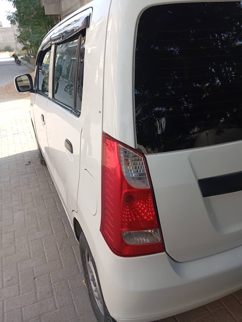 Suzuki Wagon R 2018 10