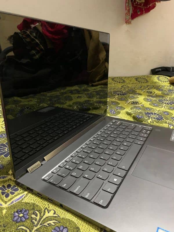 Lenovo yoga Laptop 1