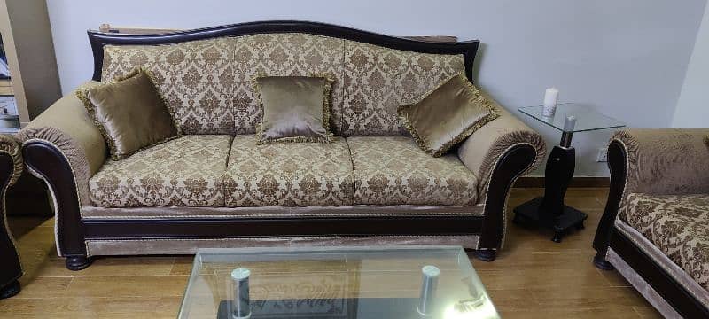 7 Seater Sofa Set with a Centre Table 0