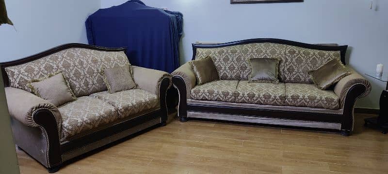 7 Seater Sofa Set with a Centre Table 2