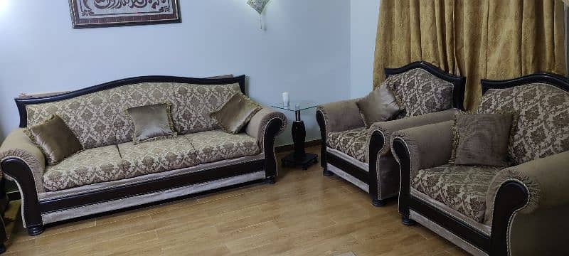 7 Seater Sofa Set with a Centre Table 3