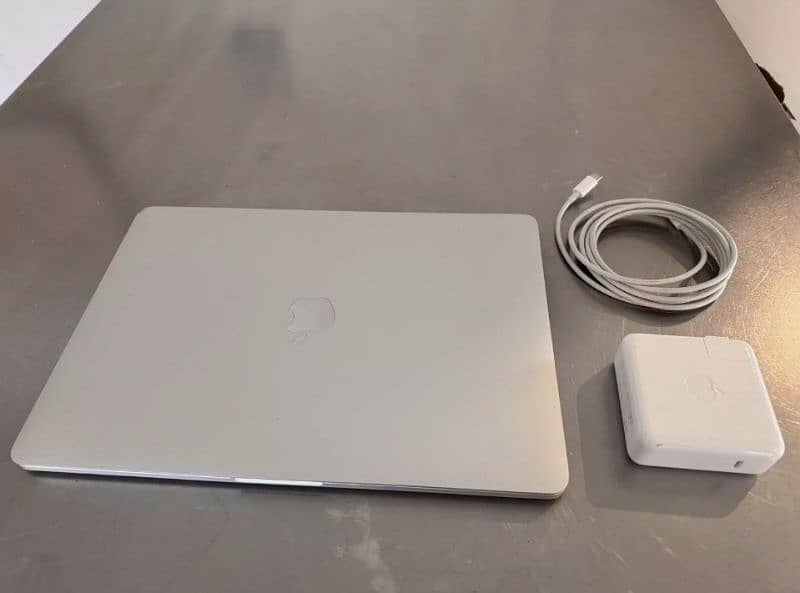 Apple MacBook Pro Mid 2017 A1707 i7 7820HQ 2.9GHz 16GB 500GB Size 15.4 0