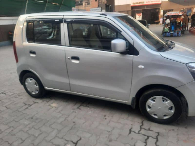 Suzuki Wagon R 2018 13