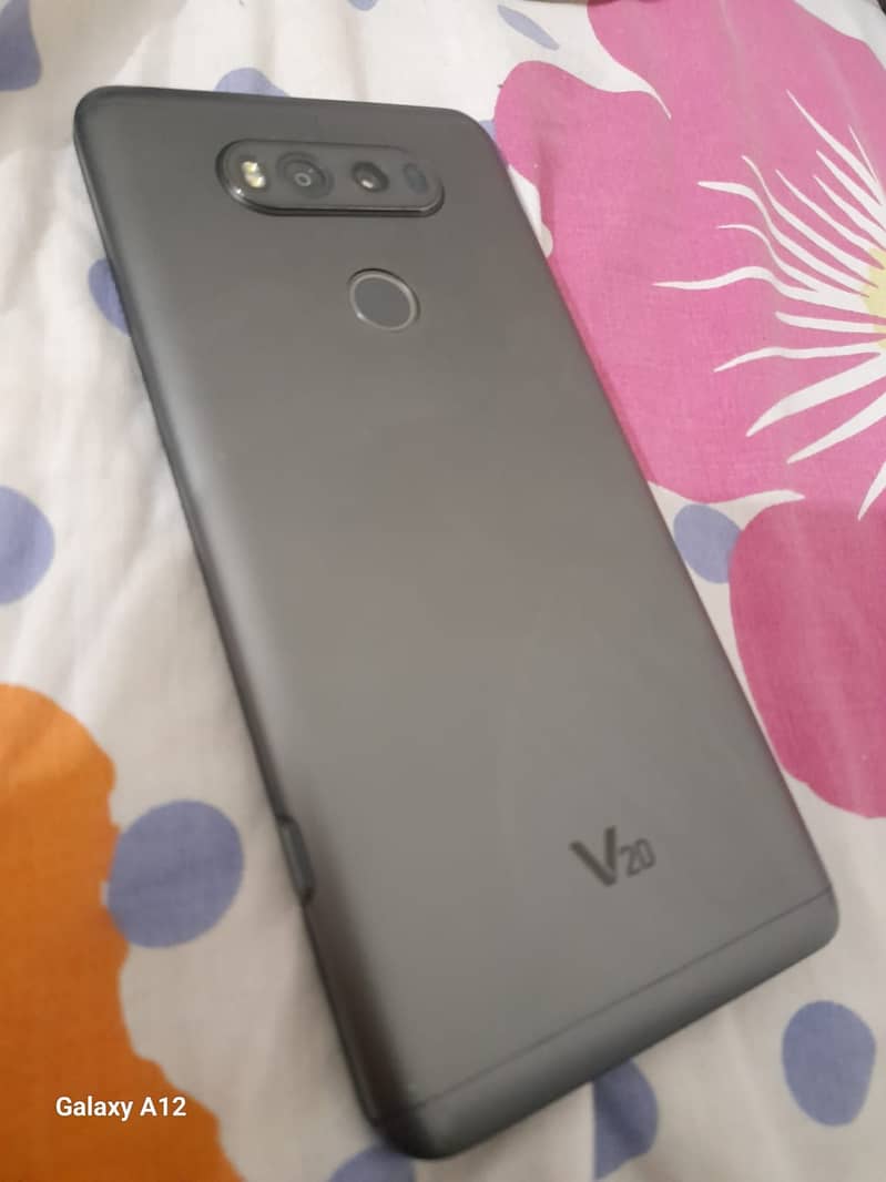 LG V20 4