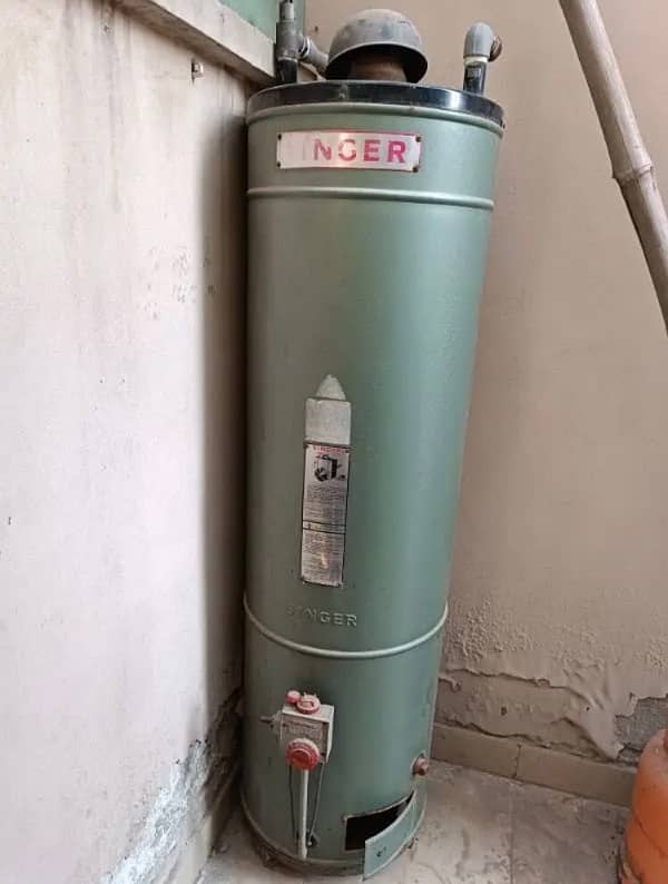 Singer Geyser 30 gallon very good condition 1