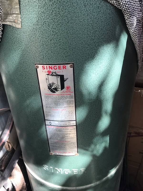 Singer Geyser 30 gallon very good condition 2