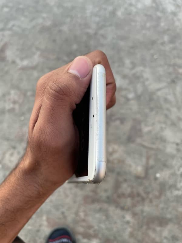 Iphone 8 plus NON PTA - Factory unlocked 10 by 10 condition 4