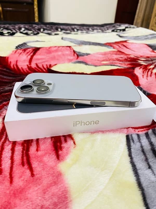 iPhone 16 Pro 256 GB 4