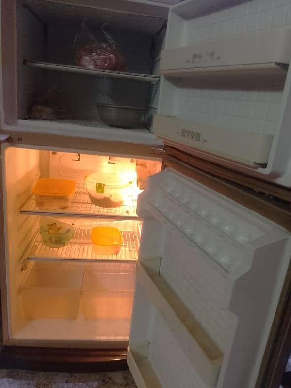 Dawlance Fridge, For Sale, in good condition, running condition 1