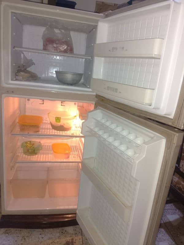 Dawlance Fridge, For Sale, in good condition, running condition 2