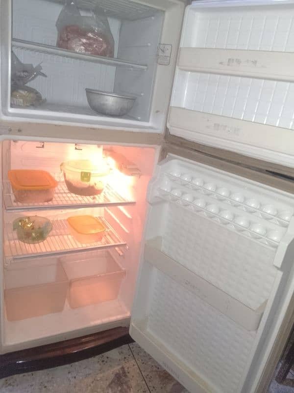 Dawlance Fridge, For Sale, in good condition, running condition 4