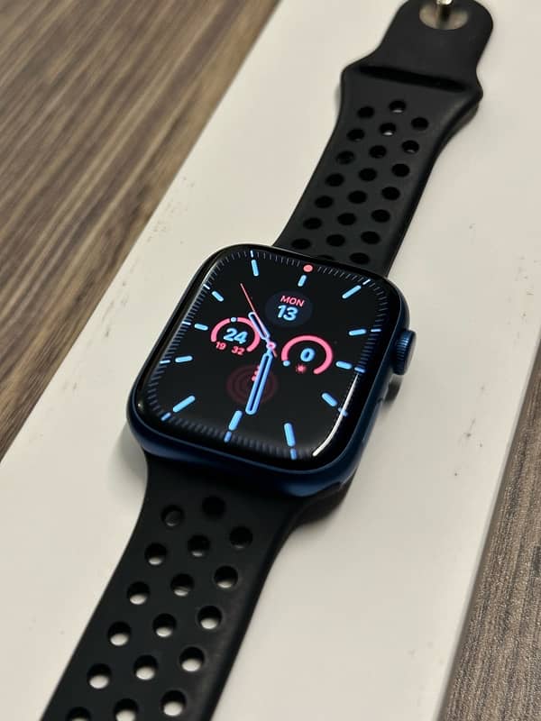 Apple Watch Series 7 45mm 9