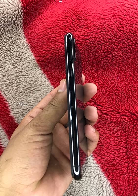 i phonex nonpta/256gb/battery health 76/truetone on h/condition 10/10. 2