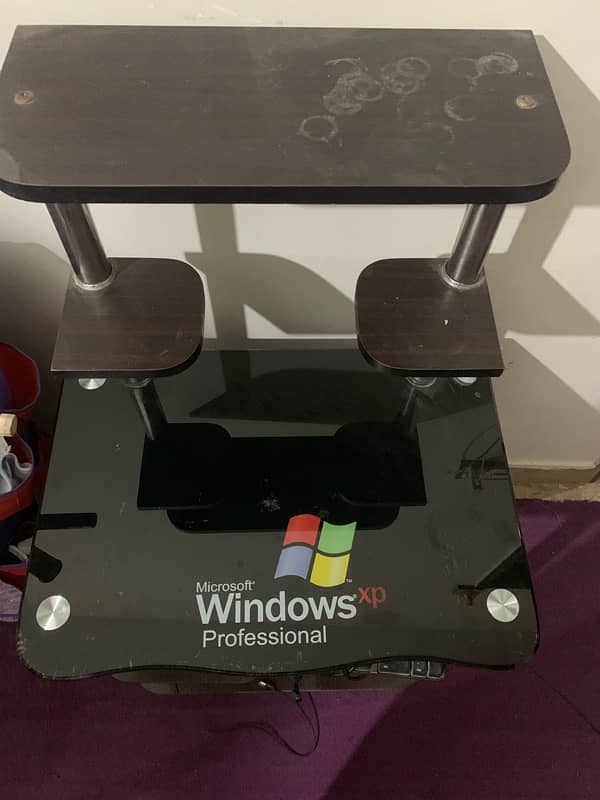 5 Shelves Computer Table in Good Condition 10