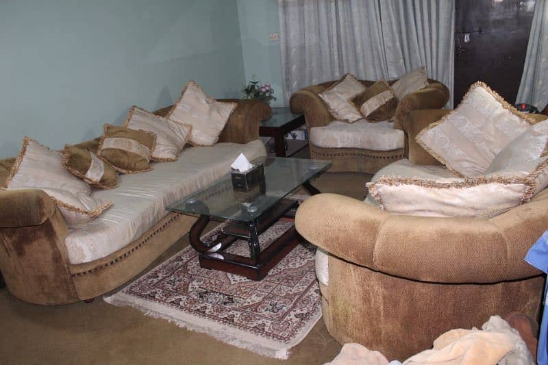 For Sale: 7-Seater Sofa Set in Excellent Condition 5