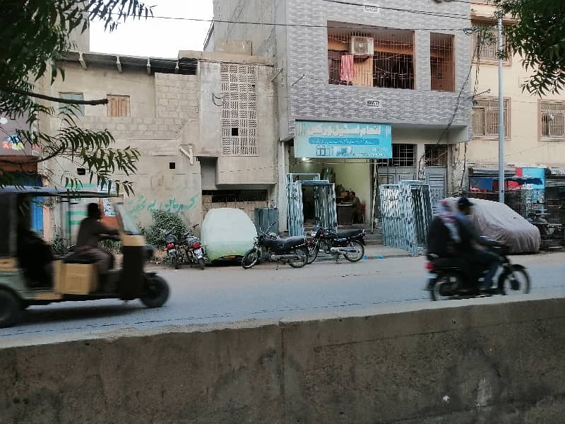 House Old Demolished Condition 150 Feet Commercial Main Road Putti West Open Road. KDA Lease. 24-Hour Sweet Water And Electricity. Ideal For Investment, Living, And Business, Showroom, School, Hospital, Restaurant, Mart, Pakwan Center, Bank, Etc. 0