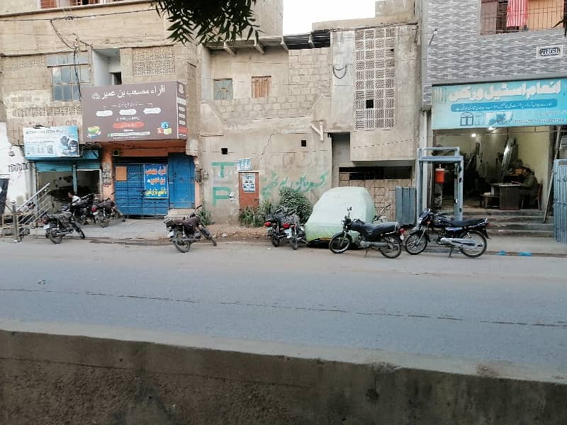 House Old Demolished Condition 150 Feet Commercial Main Road Putti West Open Road. KDA Lease. 24-Hour Sweet Water And Electricity. Ideal For Investment, Living, And Business, Showroom, School, Hospital, Restaurant, Mart, Pakwan Center, Bank, Etc. 3