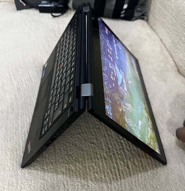 Lenovo yoga 460 Ultrabook Touch Screen X360 (14 inches) 7