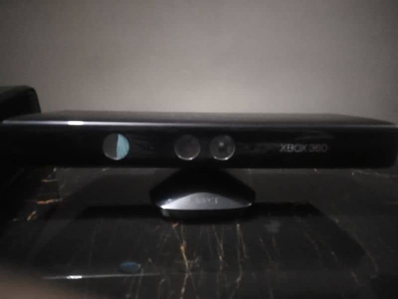 XBOX360 PLUS KINECT 0