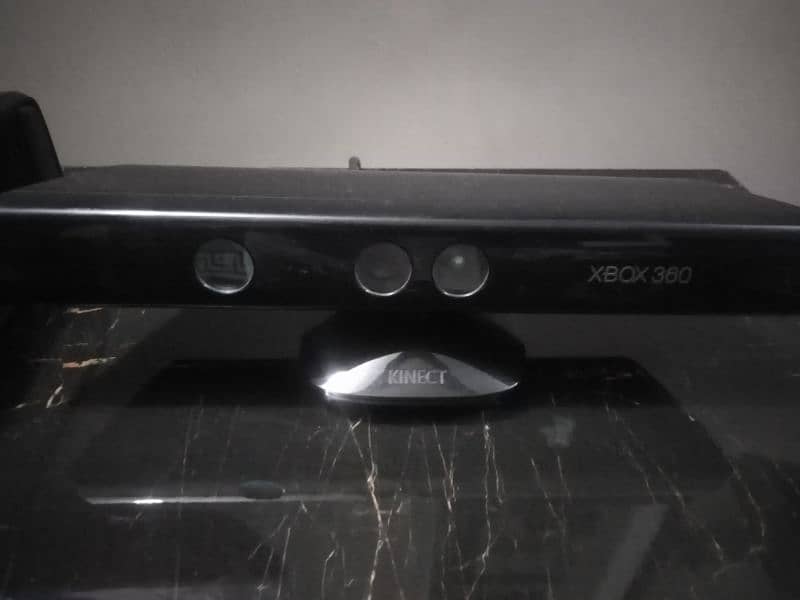 XBOX360 PLUS KINECT 3