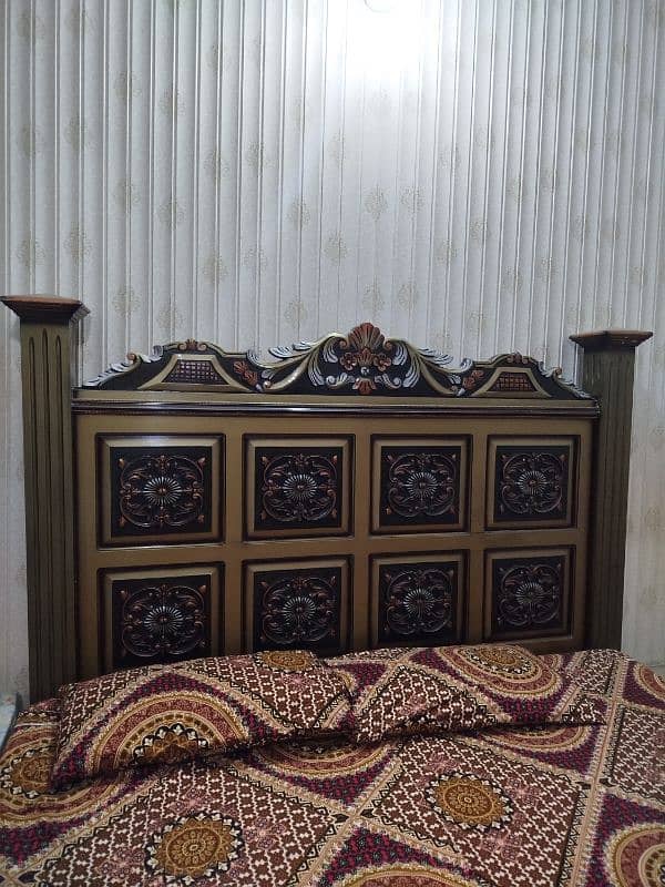 furniture:deco paint bed on pure heavy wood and dressing table 1