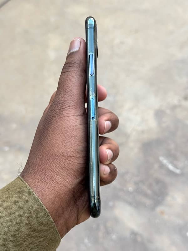 iphone 11 Pro Max 256 gb dual pta green colour 5