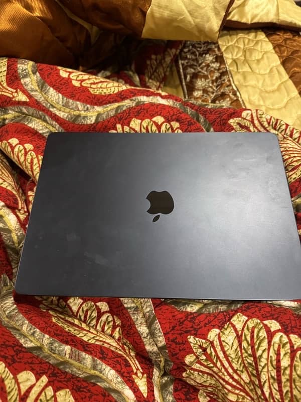 MACBOOK M3 AIR 15 INCH FEW DAYS USED 0