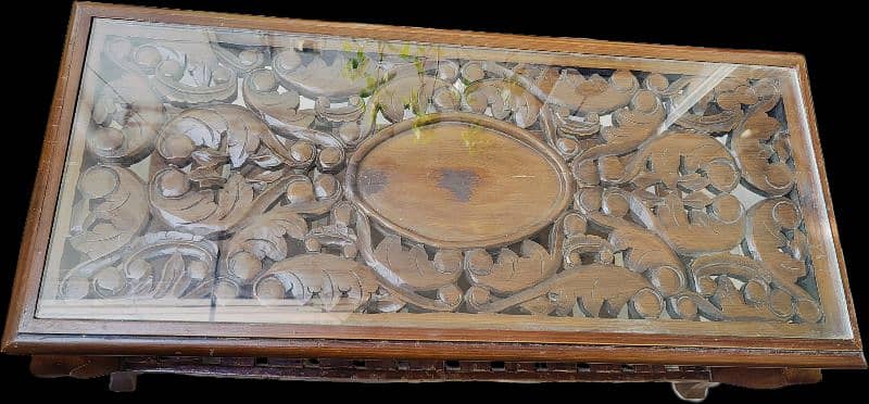 Table made of walnut wood 1