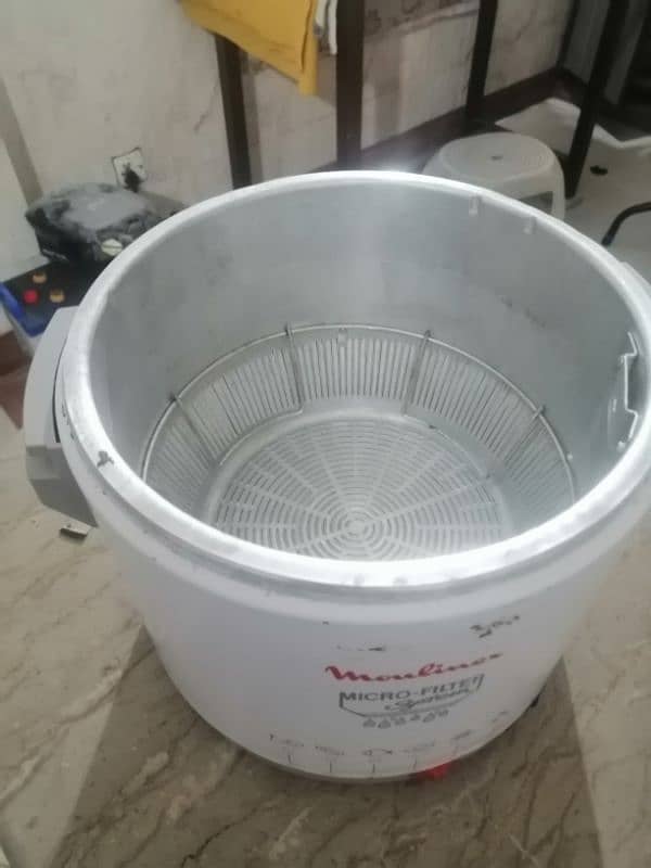 imported electric deep fryer (moulinex) 7