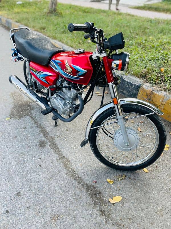 Honda 2024 model with Islamabad double digit nmber 3