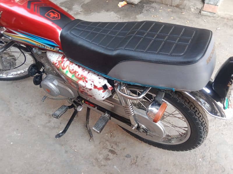 Honda 125 golden number Akk 202 with golden serial number 786 8