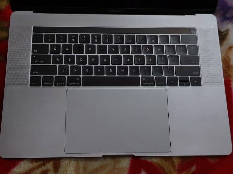 Macbook pro 2017 (touchbar) 16/512 (Apple iphone) 1