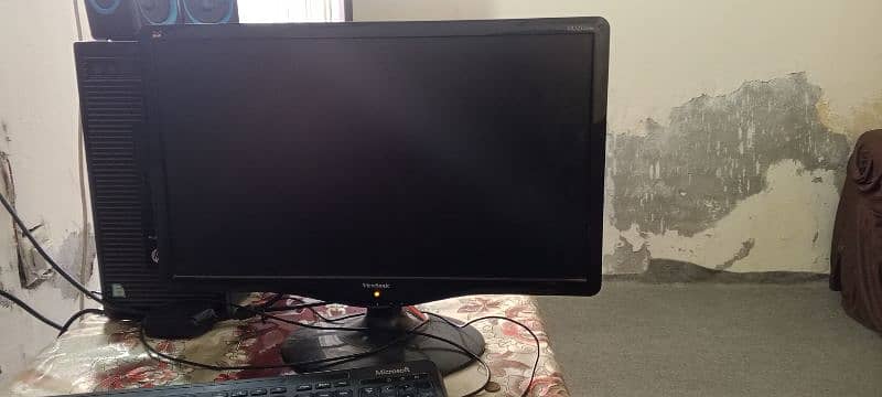 22 inch LCD  Monitor with 1920 x 1080 2