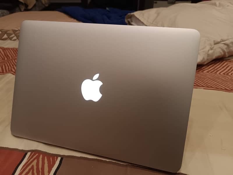 Apple MacBook Pro 13.3” Early 2015 3