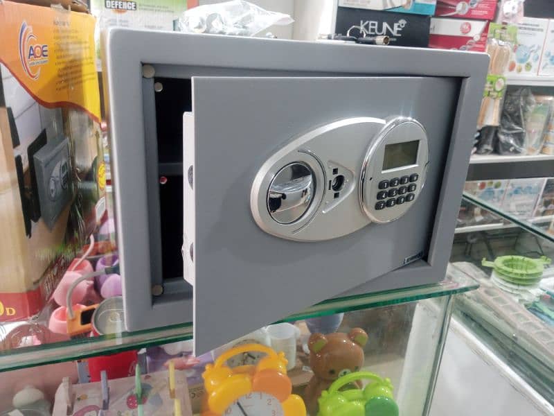 Aurora electronic safe 2