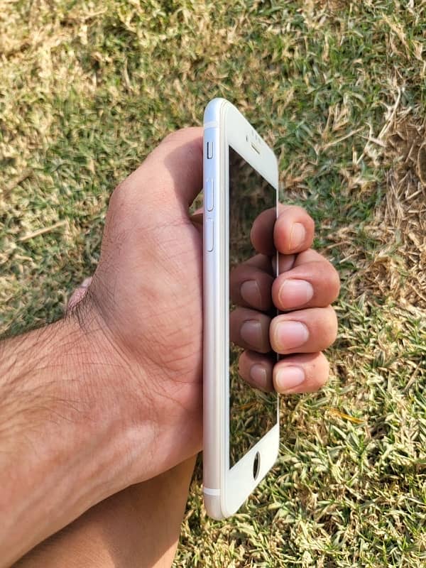 iPhone SE 2020      pta approved 5