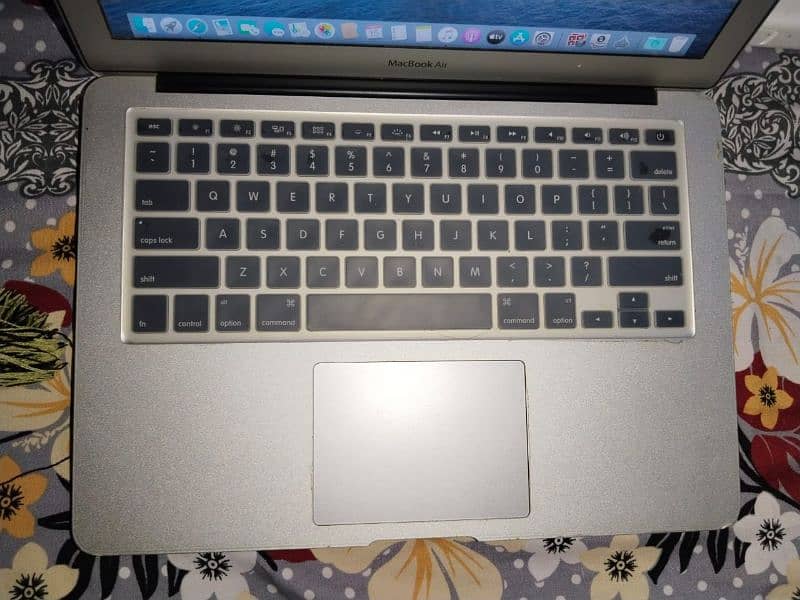 Mac book air 2015 13inch 8/128 9