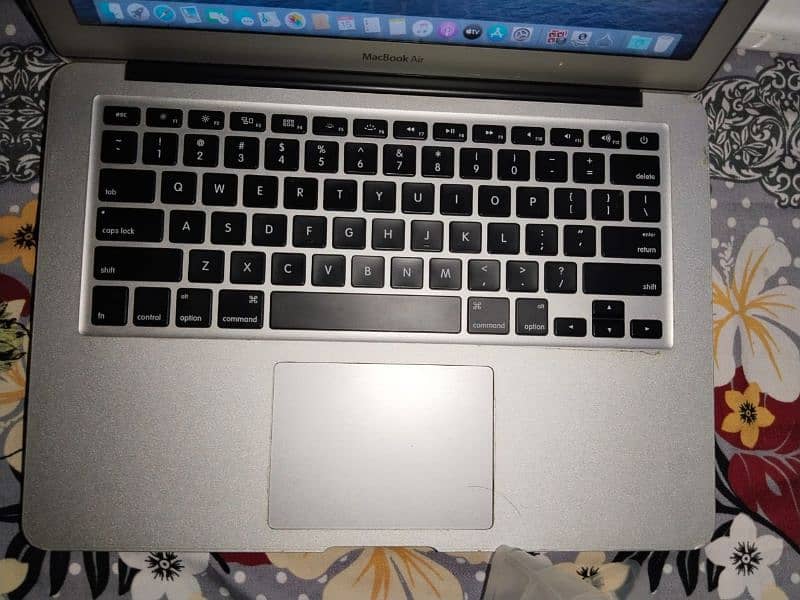 Mac book air 2015 13inch 8/128 11