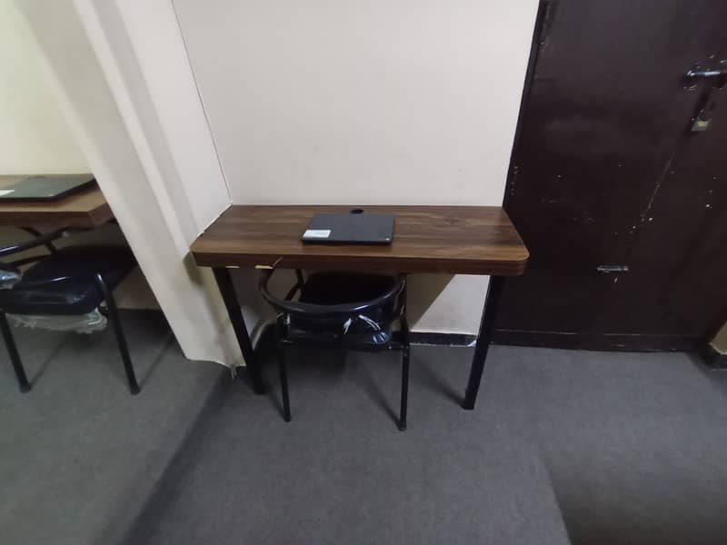 Tabel / Office tabels / complete office setup condition 10/10 for sale 15