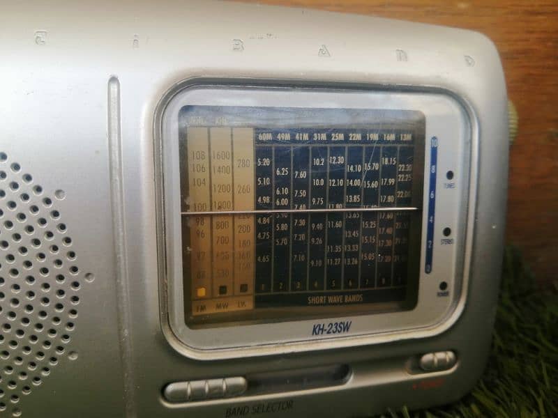 Radio Hitachi 12 band World 1