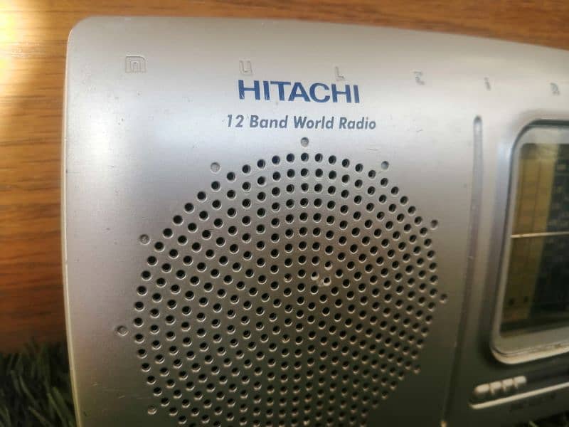 Radio Hitachi 12 band World 4