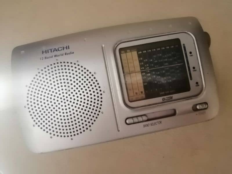 Radio Hitachi 12 band World 8