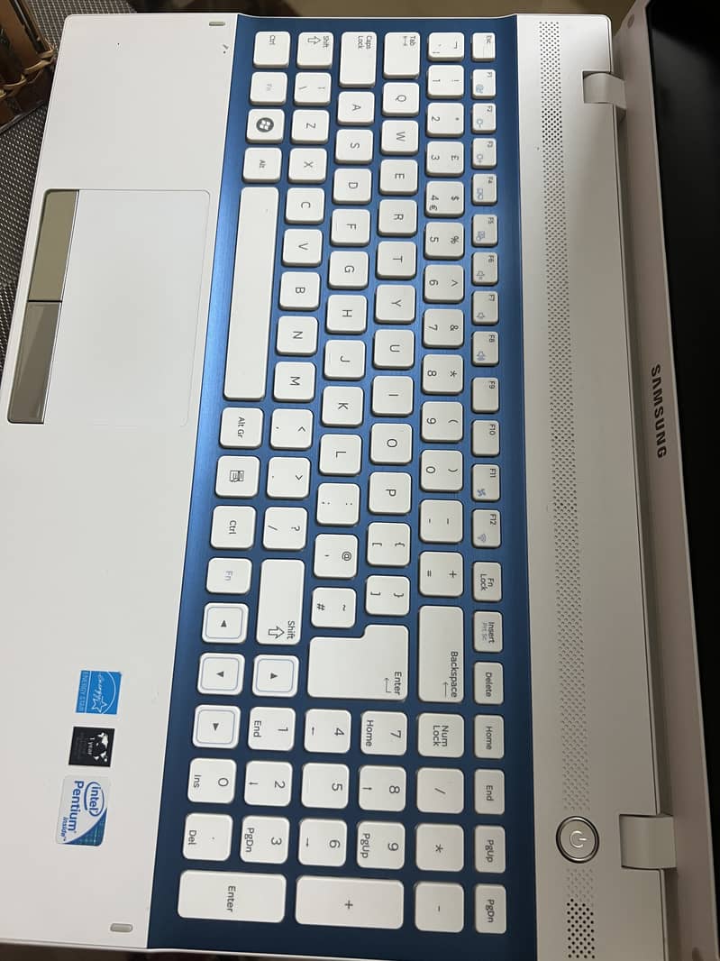 Samsung  Laptop 4